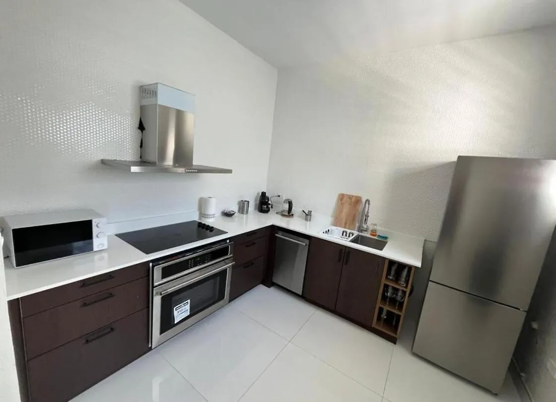 Breathtaking 3-Br Beachside Apt San Juan