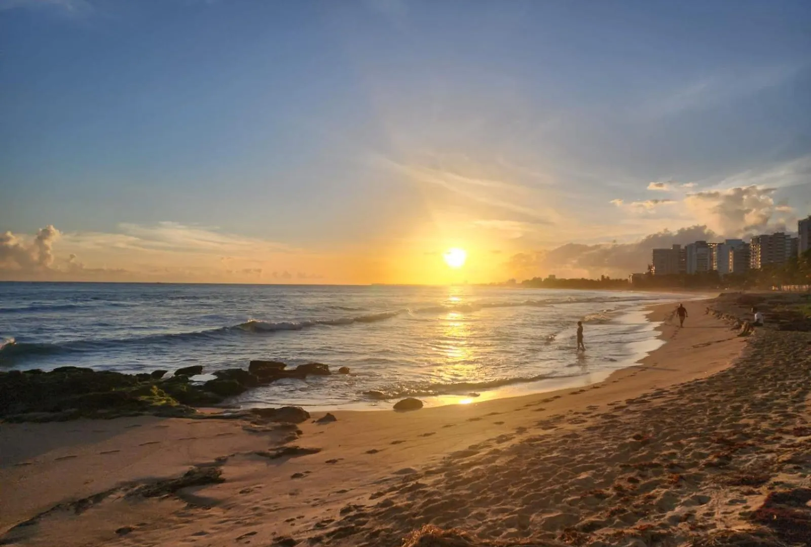 Breathtaking 3-Br Beachside Apt San Juan